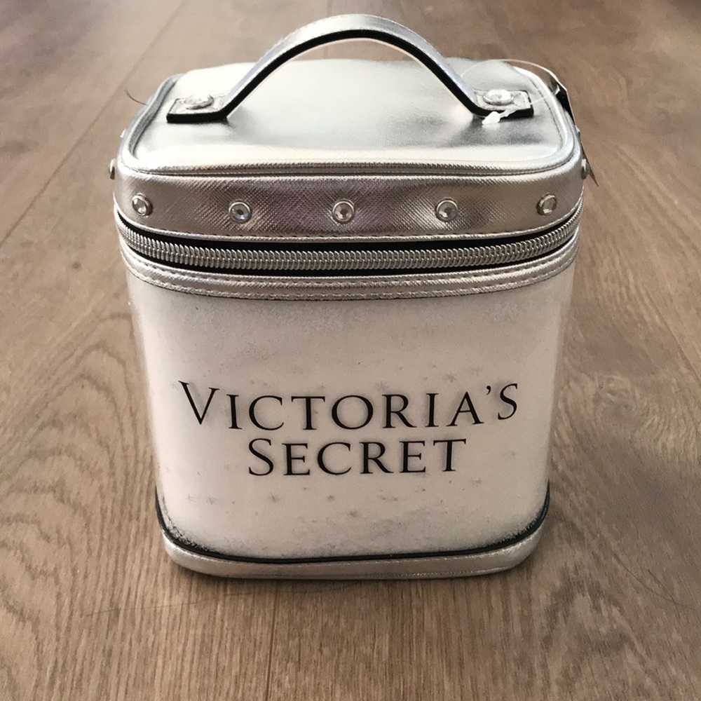 NWT Victoria Secret makeup bag